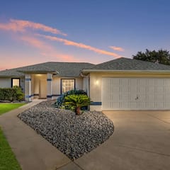Villa Ciska: Gorgeous pool home with 3 Suites